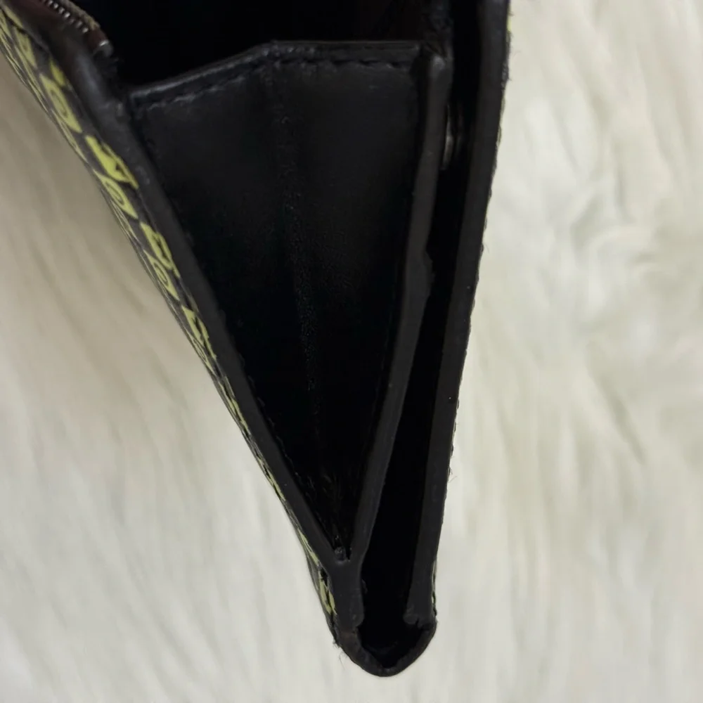 MICHAEL KORS - BLACK LIME GREEN LEATHER NYC TAXI JET SET BI-FOLD SNAP WALLET